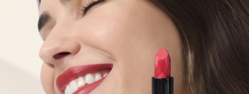 Valentýnský look 3× jinak: femme fatale, jemnost i trendy třpyt