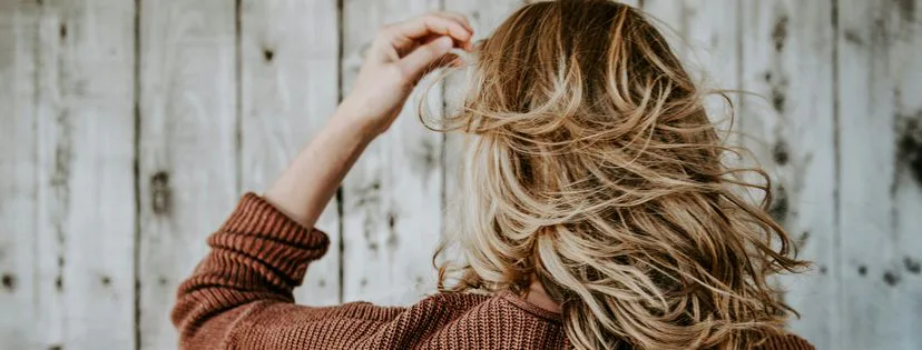 Co pomáhá na elektrizující vlasy? Těchto 5 nejlepších triků