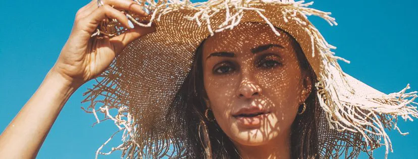 Proč je kyselina hyaluronová letní láska pro vlasy i pleť?