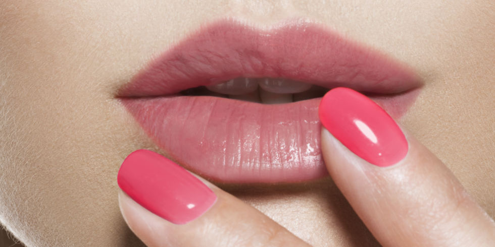 Monochromatická neznamená jen černobílá. Vyzkoušejte líčení tón v tónu