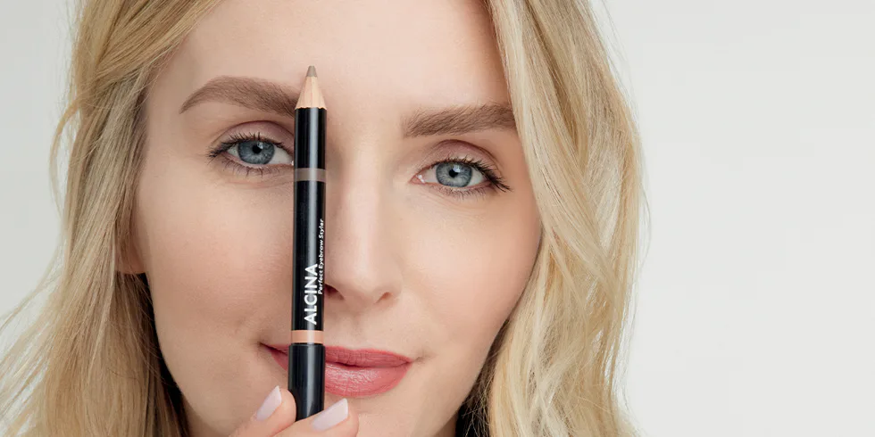 Zaměřte se na obočí. Upravujte, stylizujte anebo zkuste brow lifting