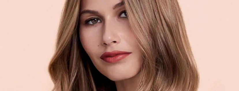 Suché, matné a nevýrazné vlasy: jak je opět rozzářit?