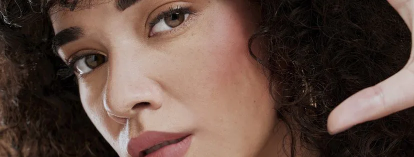 Jak používat rozjasňovač? Odhalte nejlepší triky