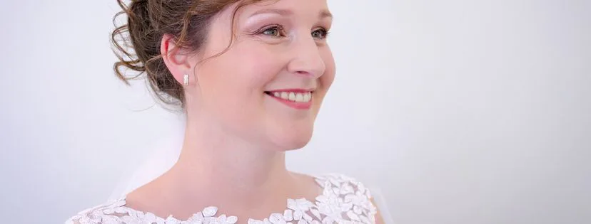 Svatební trendy 2025: Jaké líčení a účesy jsou v kurzu?